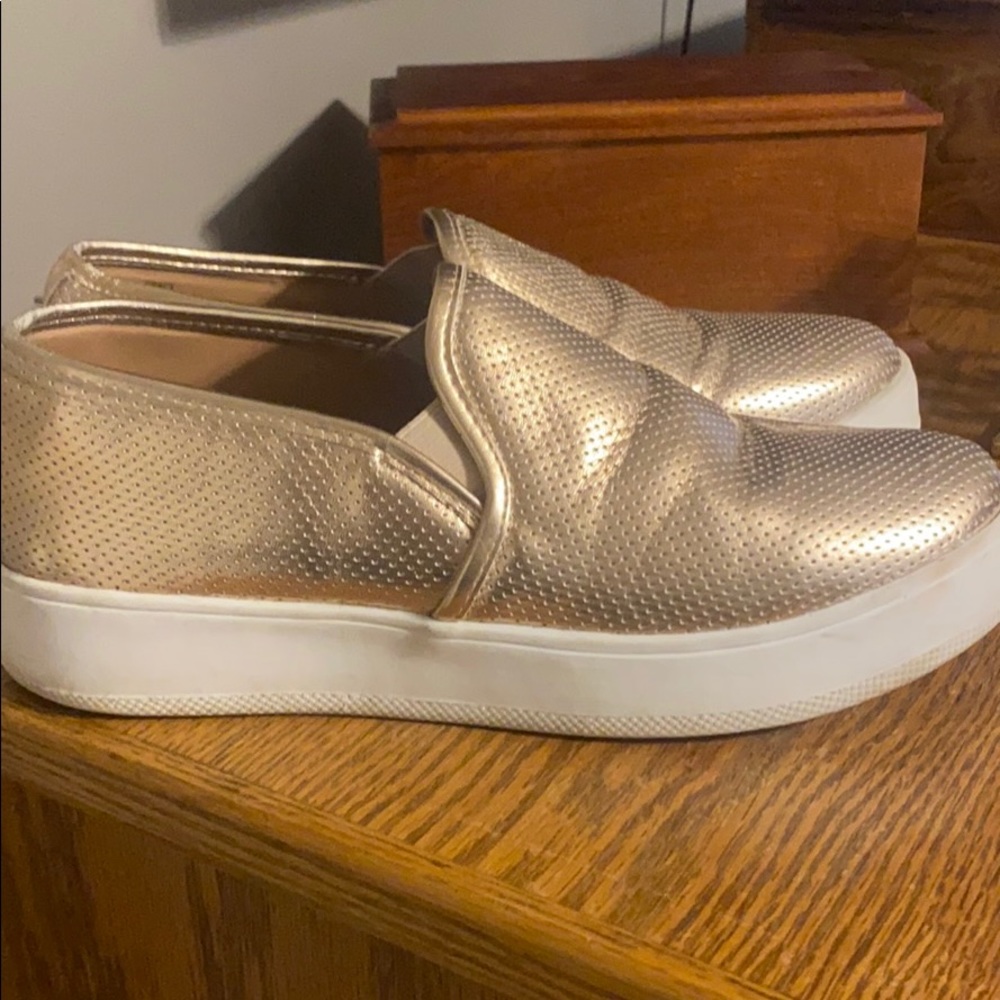 Steve Madden slip one